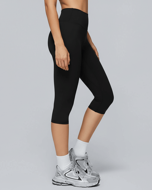 3/4 Brushed Yoga Knee-Length Pants – High-Waist Quick-Dry Slim Fit in black, ideal for yoga and workouts.