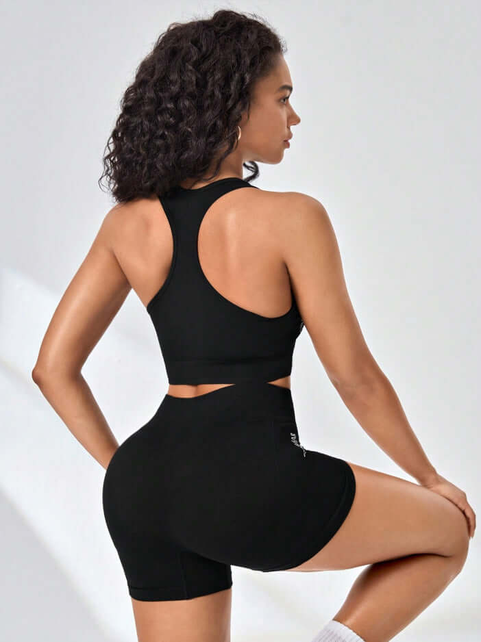 High-Intensity Workout Set – Stretch Vest & Shorts showcasing a woman in a black stretch-fit vest and matching shorts.