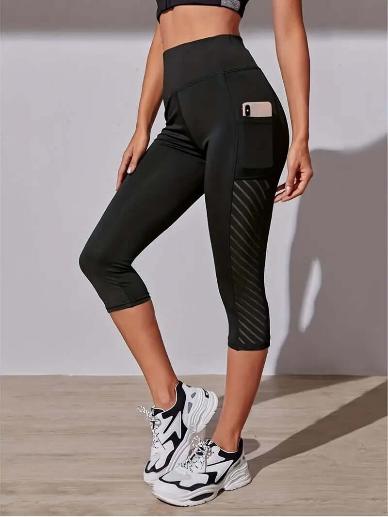 3/4 Color-Contrast Slim Leggings – High-Rise Belly Support worn with a black top and shoes, showcasing high-elasticity and slim-fit style.