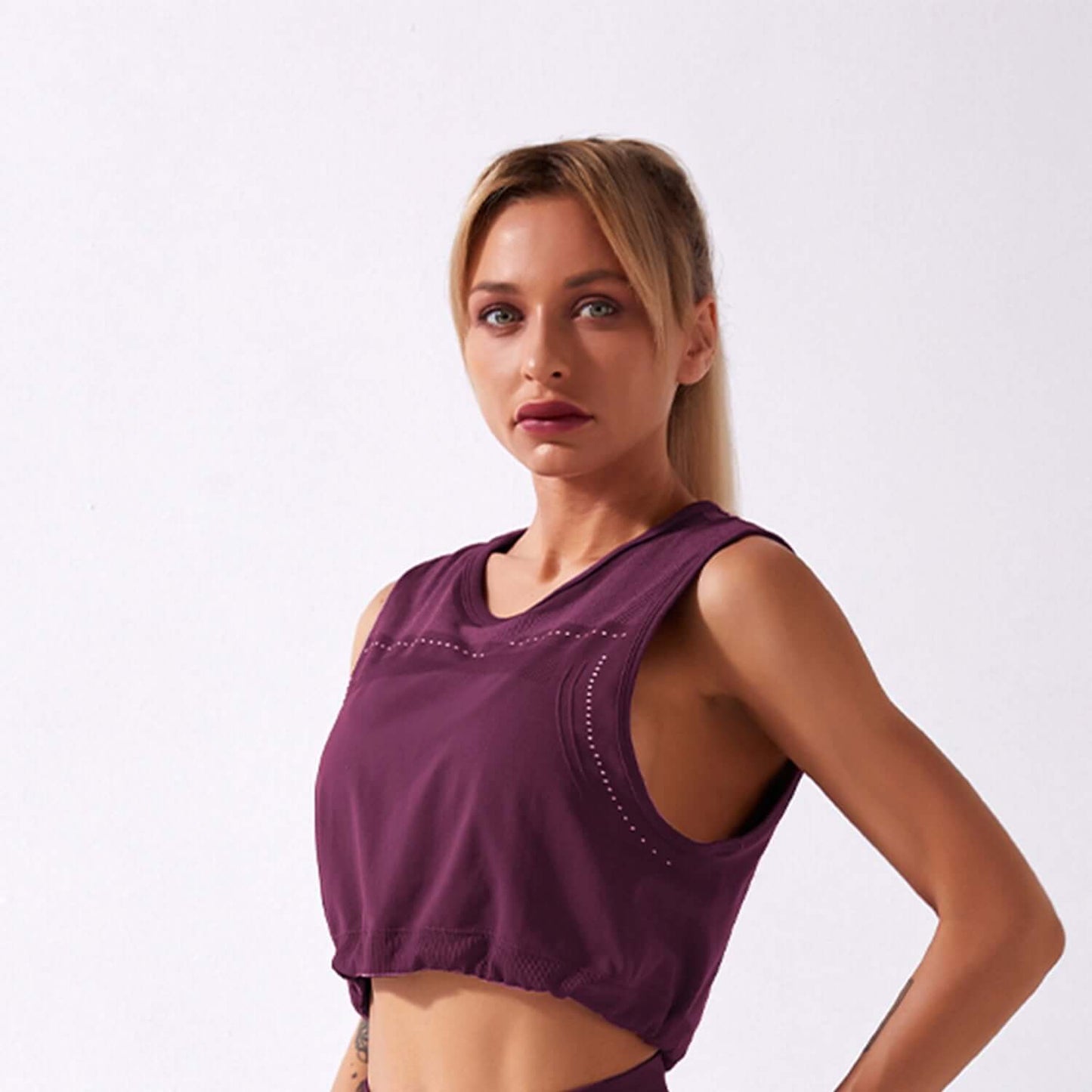 Women's Seamless Sports Top – Loose Fit Yoga & Gym Vest, Shop Women’s Activewear Australia at Layna.com.au