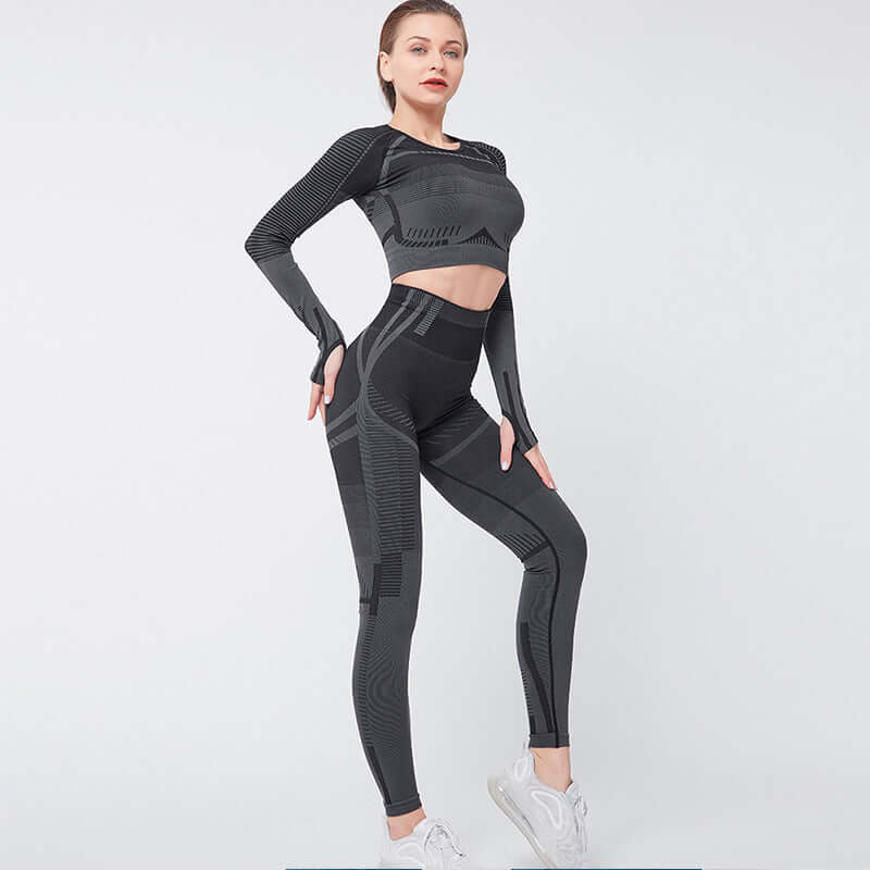 Matching Active Set – Seamless Long Sleeve Top & Tights showcasing seamless sports top and full-length tights.