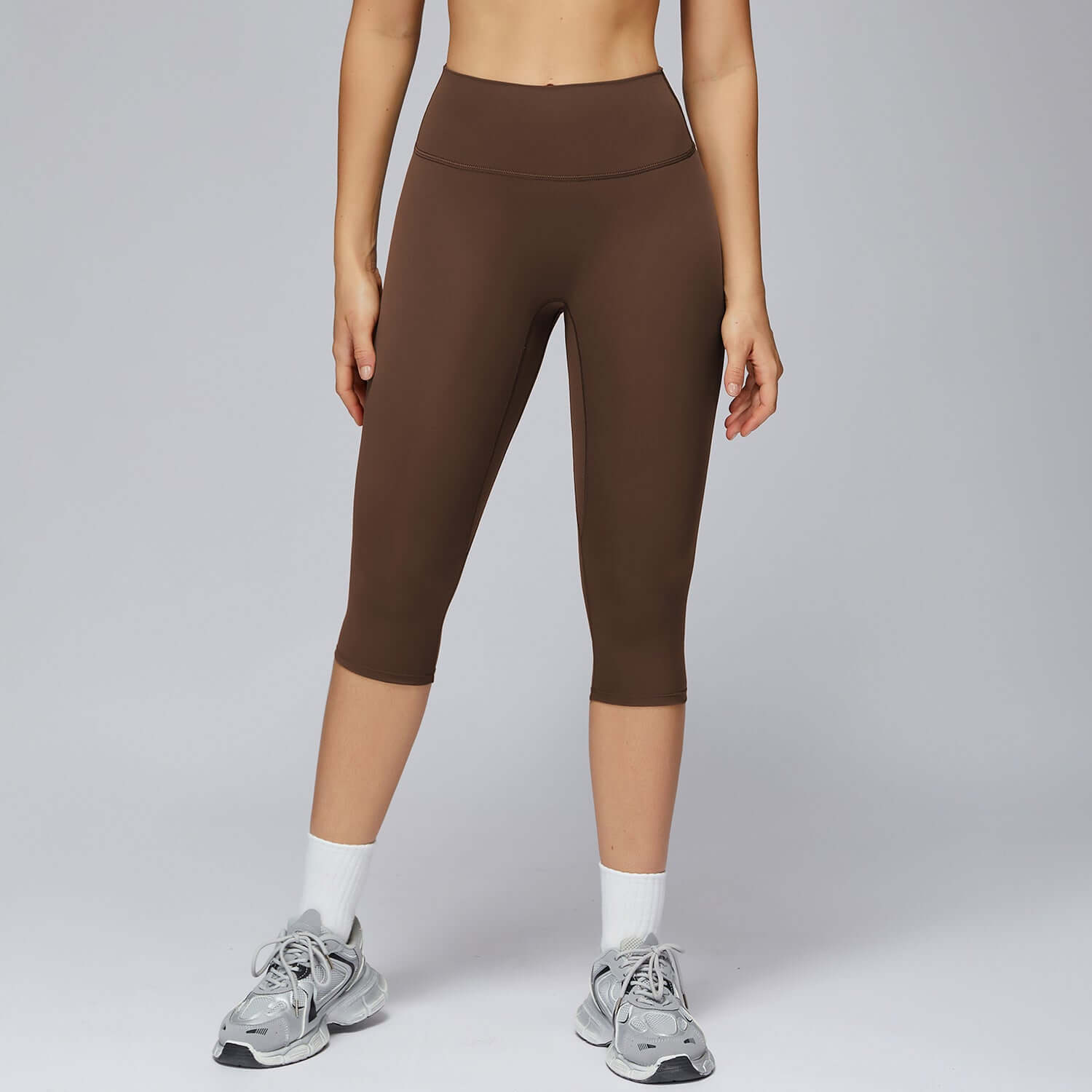 3/4 Brushed Yoga Knee-Length Pants – High-Waist Quick-Dry Slim Fit in brown worn by model with sneakers.